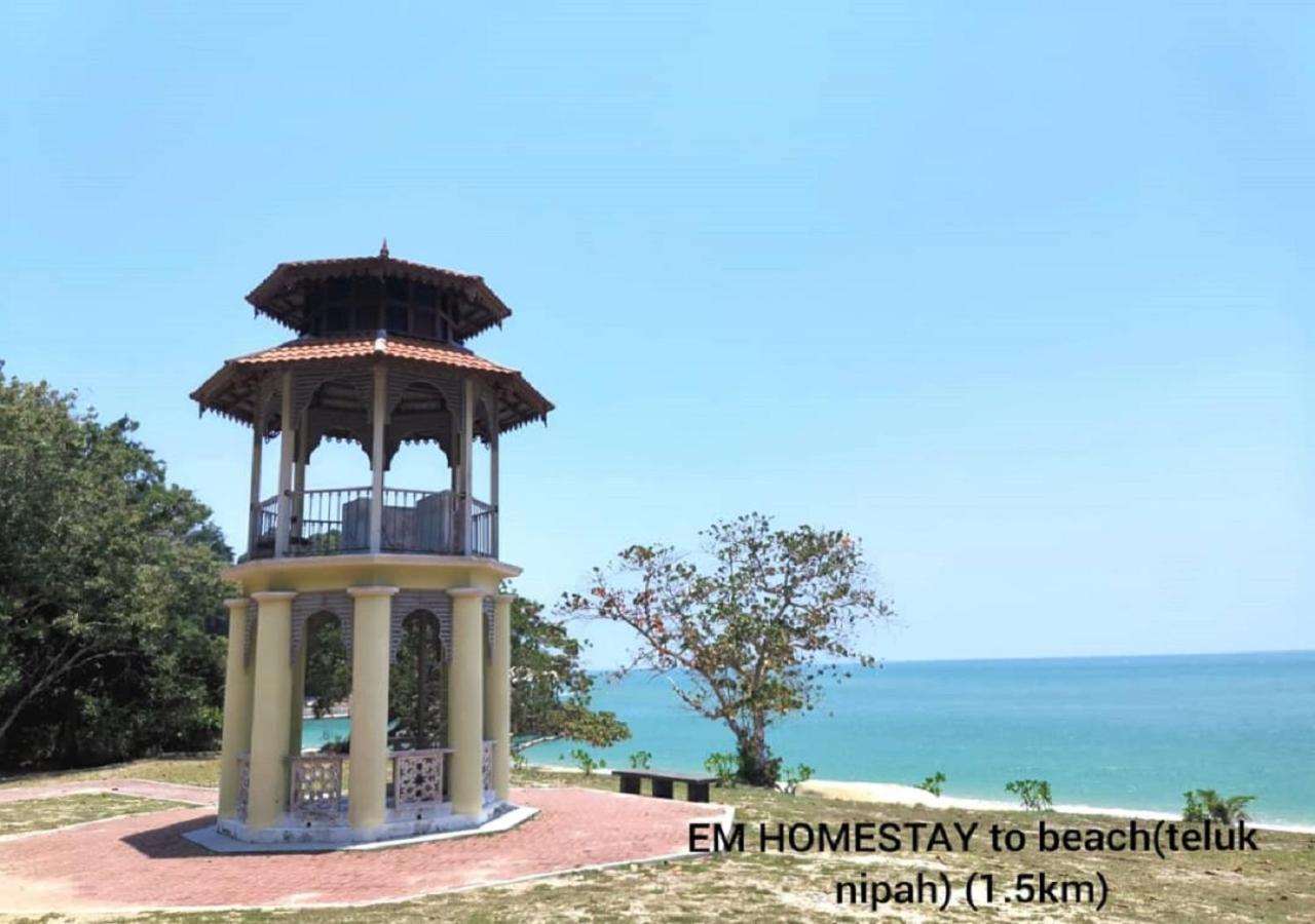 Em Homestay Pekan Pangkor Exterior photo